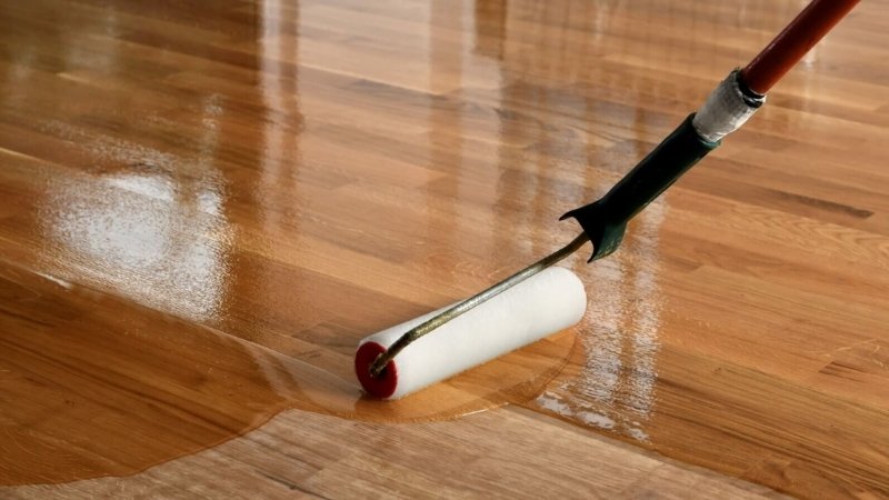 Đánh bóng sàn gỗ bằng sáp và dầu