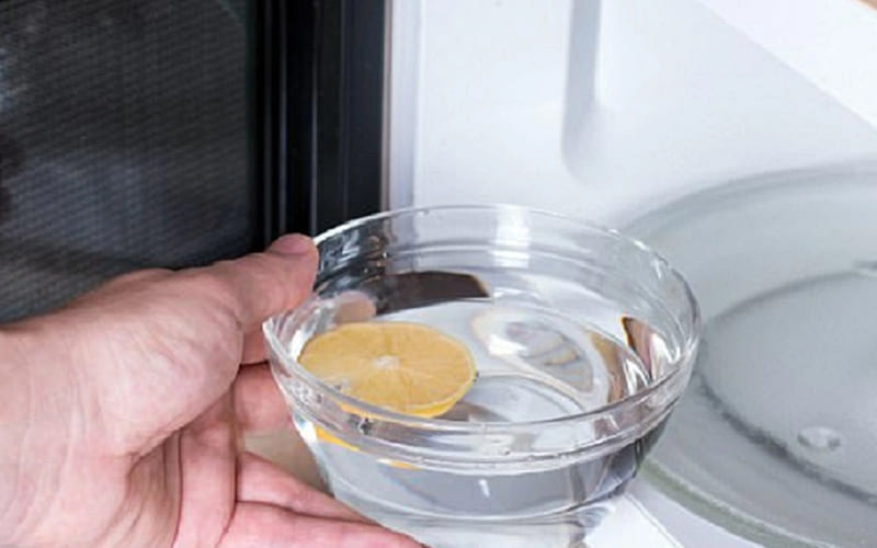 Sử dụng Giấm trắng (pha loãng)