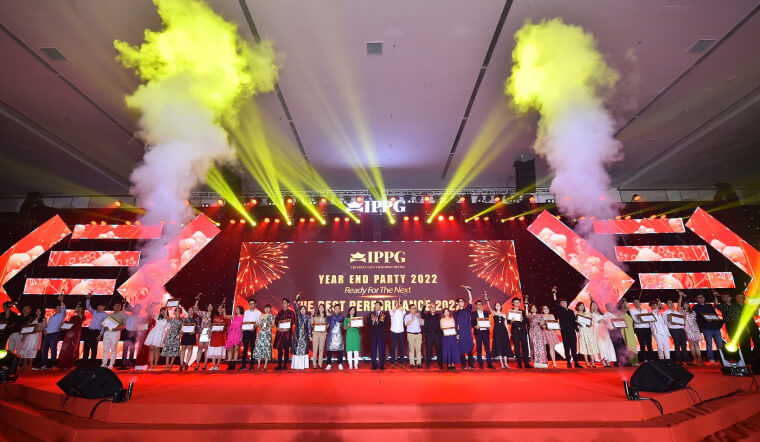 15+ ý tưởng trang trí sân khấu Year End Party đẹp, ấn tượng, hút mắt