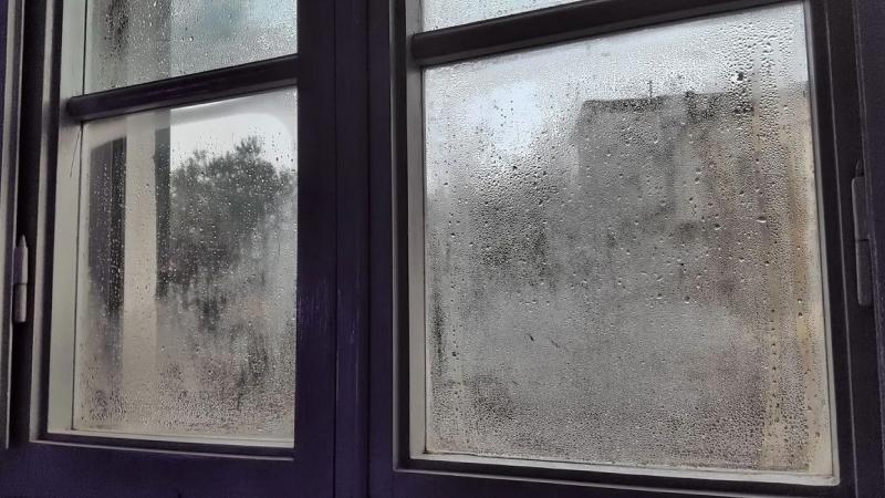 Những việc KHÔNG nên làm khi kính bị hấp hơi