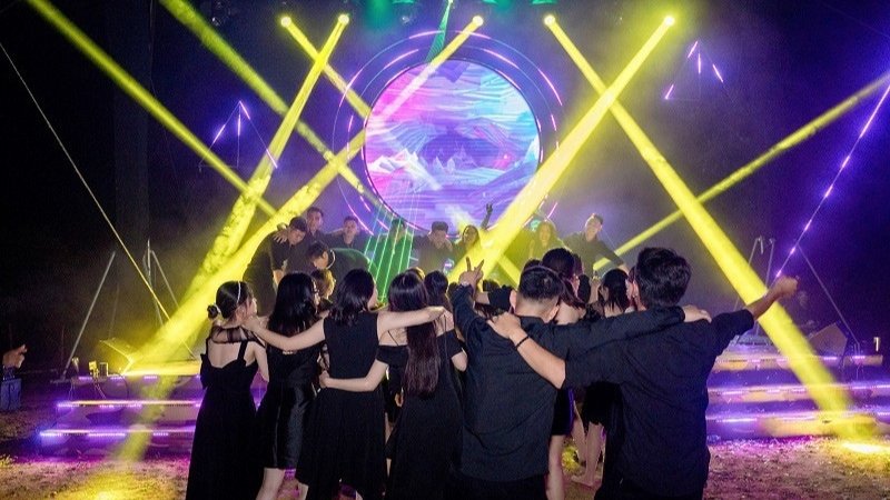 Neon Party / Cyberpunk (Bữa tiệc ánh sáng) Neon Party / Cyberpunk (Bữa tiệc ánh sáng)