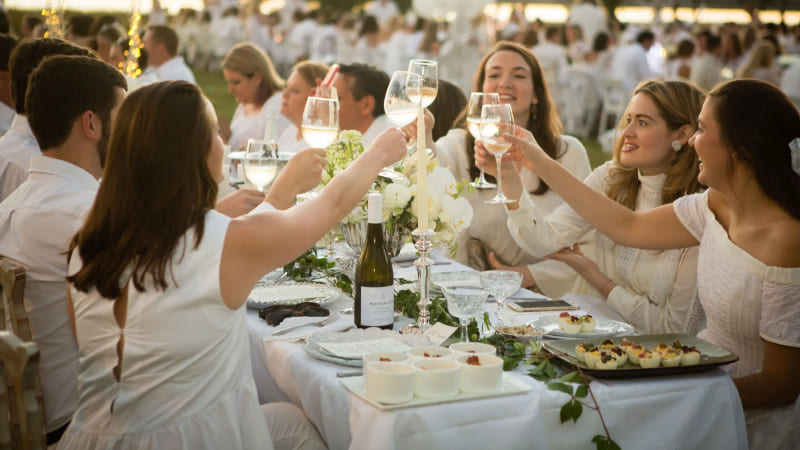 Dạ tiệc trắng (White Banquet) Dạ tiệc trắng (White Banquet)