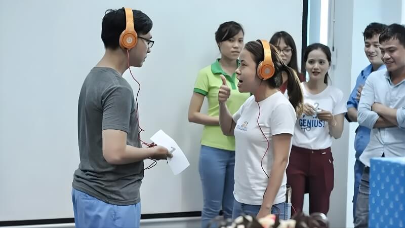 Tam sao thất bản (Đeo tai nghe đoán chữ)