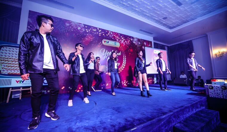 20+ trò chơi tất niên văn phòng vui nhộn, "lầy lội", gắn kết nhất