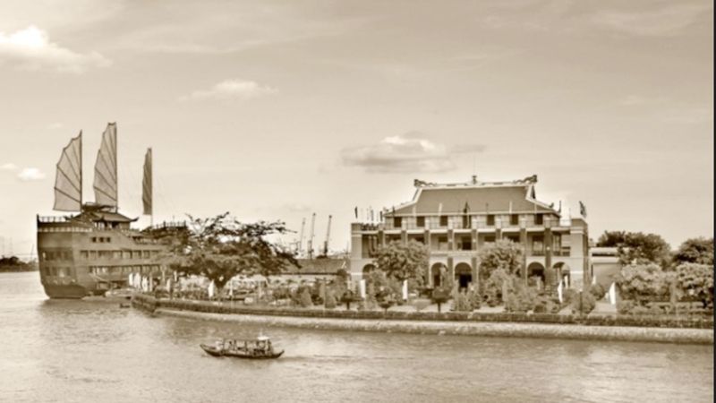 Người đi tìm hình của nước