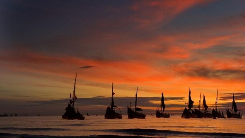 Đoàn thuyền đánh cá