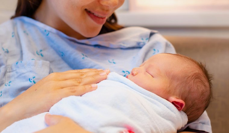 Sinh con năm 2026 tháng nào tốt? Cẩm nang săn "Ngựa Vàng" đại cát đại lợi