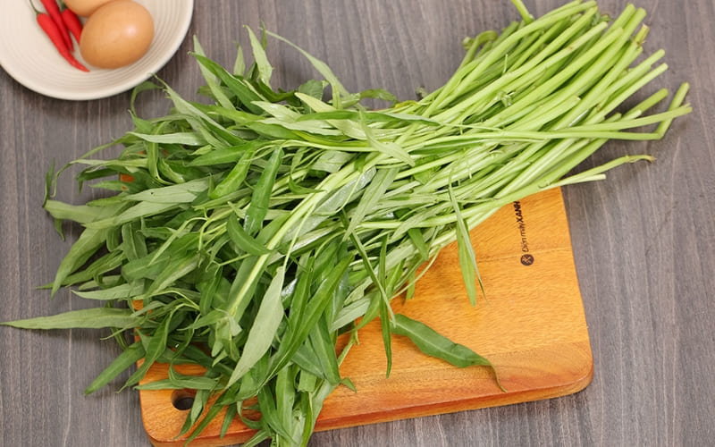 Rau muống mang đến vị giòn, ngọt tự nhiên. Rau muống mang đến vị giòn, ngọt tự nhiên.