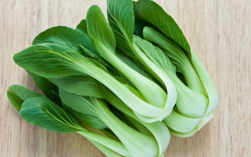 Cải thìa giúp nồi lẩu thêm xanh tươi hấp dẫn. Cải thìa giúp nồi lẩu thêm xanh tươi hấp dẫn.