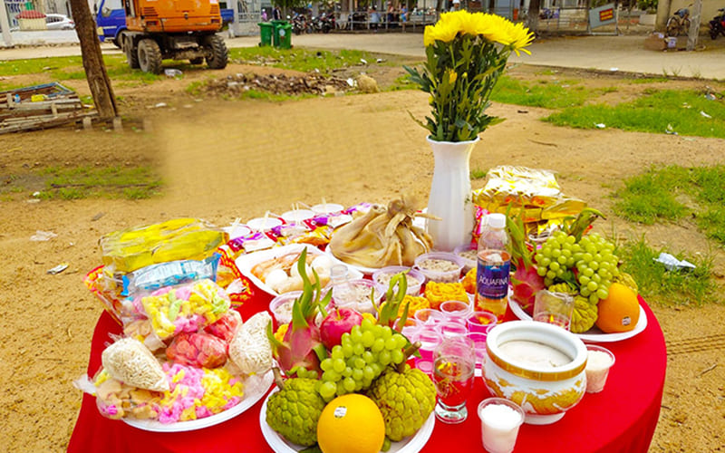 Chuẩn bị mâm cúng động thổ để "lấy may" Chuẩn bị mâm cúng động thổ để "lấy may"