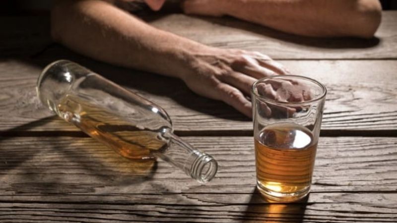 Nguyên tắc khi giải rượu: Bù nước & bù khoáng