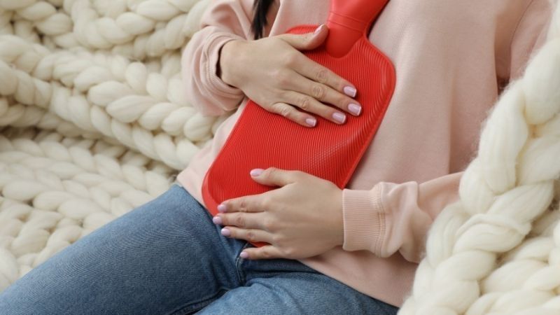 Chườm ấm bụng