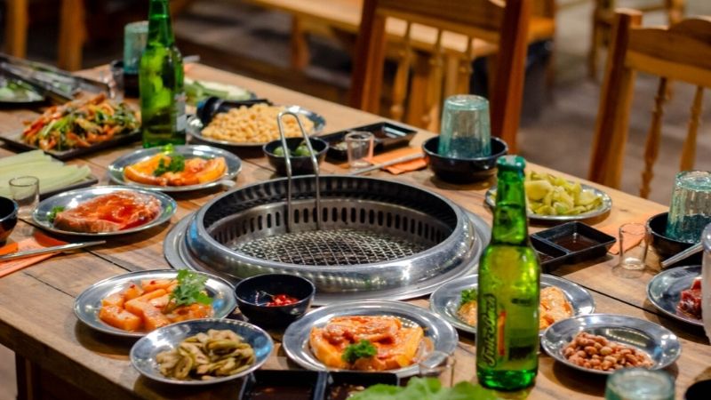 Những bữa tiệc nhiều đạm, chất bột đường và dầu mỡ