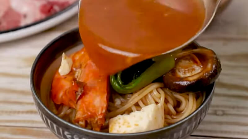 Thưởng thức món lẩu bò mỹ cà chua Thưởng thức món lẩu bò mỹ cà chua