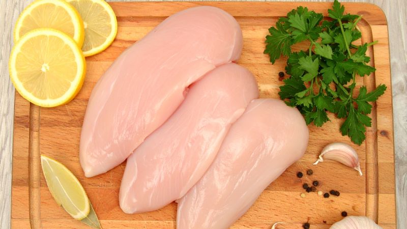 Thịt gà và trứng gà cung cấp Protein dồi dào, giúp ổn định năng lượng Thịt gà và trứng gà cung cấp Protein dồi dào, giúp ổn định năng lượng