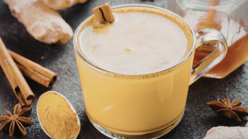 Trà quế mật ong có tính ấm, giúp tăng cường tuần hoàn máu và thư giãn cơ Trà quế mật ong có tính ấm, giúp tăng cường tuần hoàn máu và thư giãn cơ