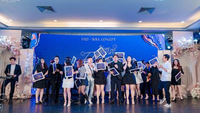 Slogan tất niên cảm xúc