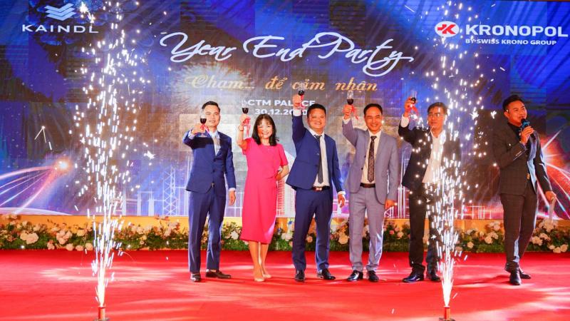 Slogan tất niên công ty chuyên nghiệp & đoàn kết