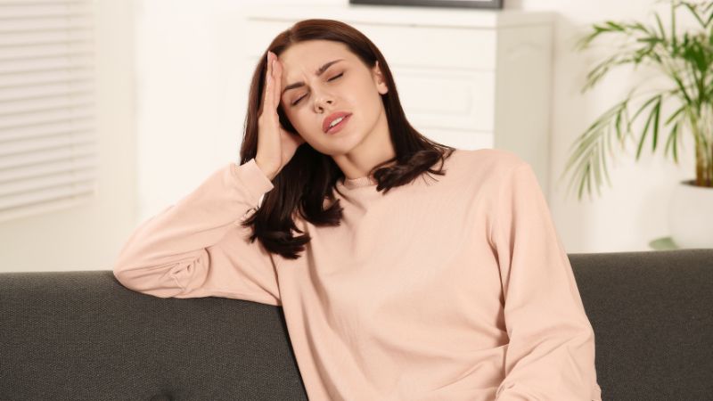 Rối loạn nội tiết tố là thay đổi nồng độ hormone khiến niêm mạc tử cung bong không đều