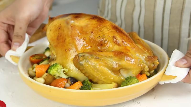 Món gà nướng nóng hổi mới ra lò