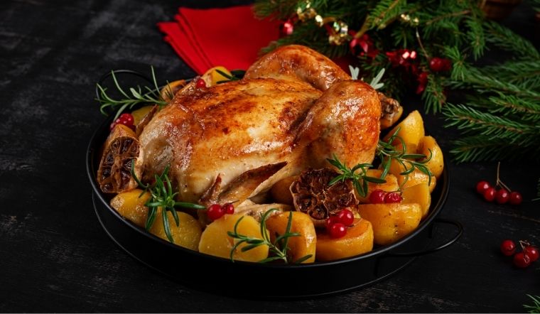 Cách nướng gà nguyên con bằng lò vi sóng nhanh gọn cho tiệc Giáng sinh