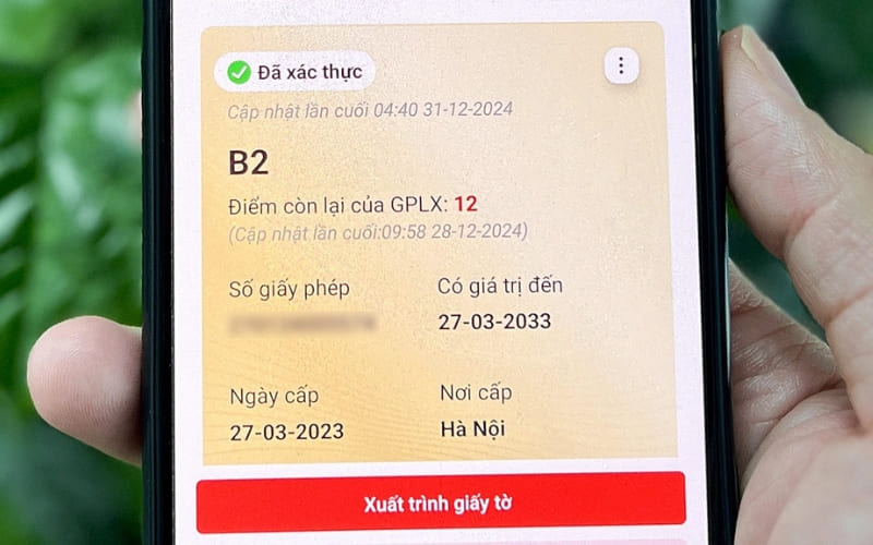 Người dùng kiểm tra phê duyệt và dùng giấy phép ngay trên ứng dụng. Người dùng kiểm tra phê duyệt và dùng giấy phép ngay trên ứng dụng.