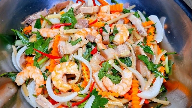 Gỏi tôm thịt ngó sen