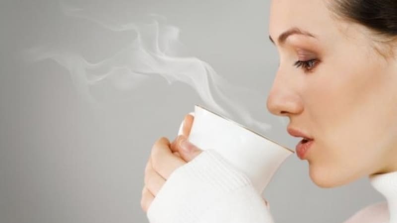 Uống đủ nước ấm + oresol nhẹ