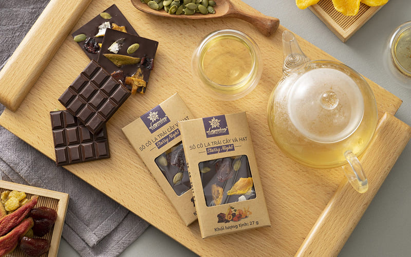 Socola đen, hạt điều, chuối sấy…