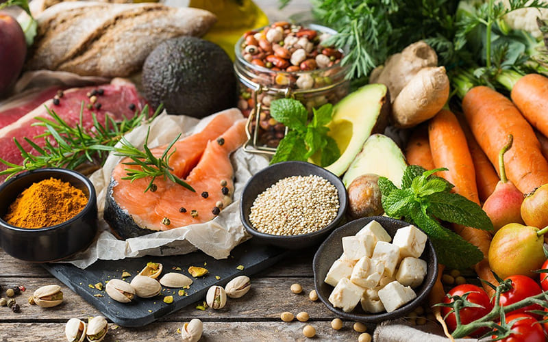 Nên ăn gì và kiêng gì khi bị đau bụng kinh?]