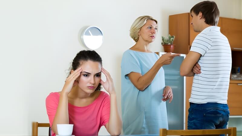 Phụ nữ nên làm gì khi yêu phải Mama boy? Phụ nữ nên làm gì khi yêu phải Mama boy?