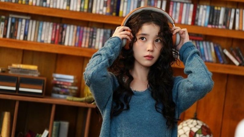 Tóc hippie của IU mang đậm hơi hướng retro Tóc hippie của IU mang đậm hơi hướng retro