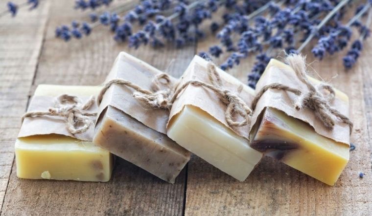 Xà phòng handmade là gì? 5 lý do bạn nên "chia tay" xà phòng công nghiệp