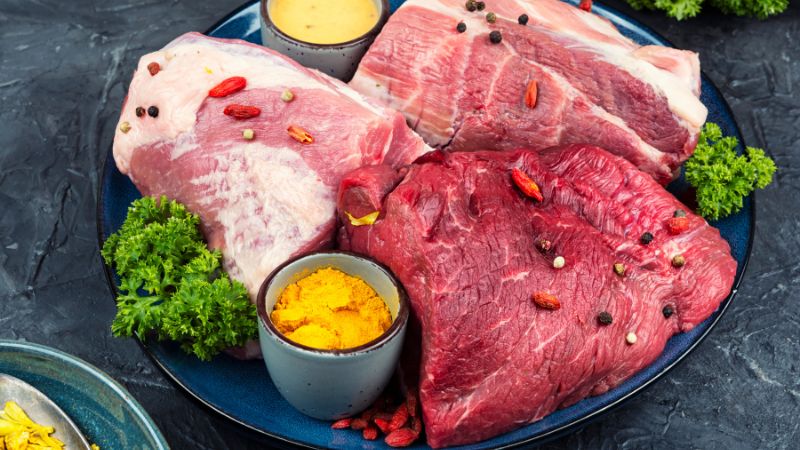 Chọn thịt có mỡ xen kẽ, phần mềm, tươi ngon và phù hợp từng loại Chọn thịt có mỡ xen kẽ, phần mềm, tươi ngon và phù hợp từng loại