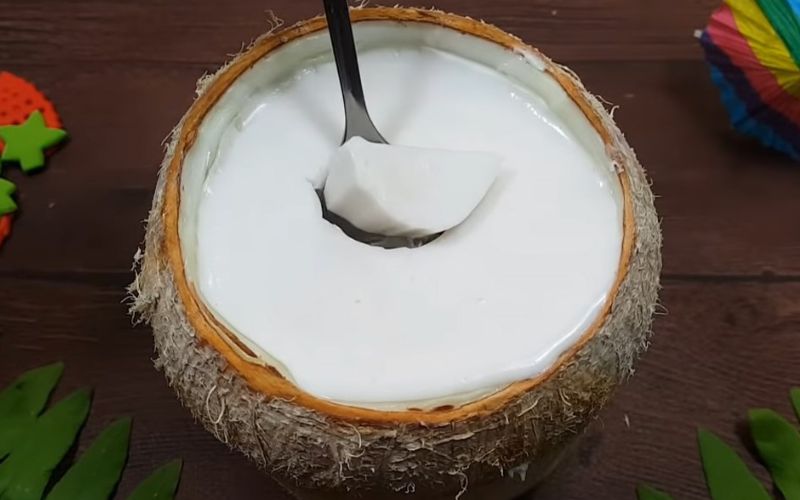 Rau câu trái dừa trong veo ngọt thanh và đẹp mắt Rau câu trái dừa trong veo ngọt thanh và đẹp mắt