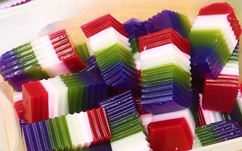 Thạch rau câu nhiều màu đẹp mắt trẻ rất yêu thích Thạch rau câu nhiều màu đẹp mắt trẻ rất yêu thích