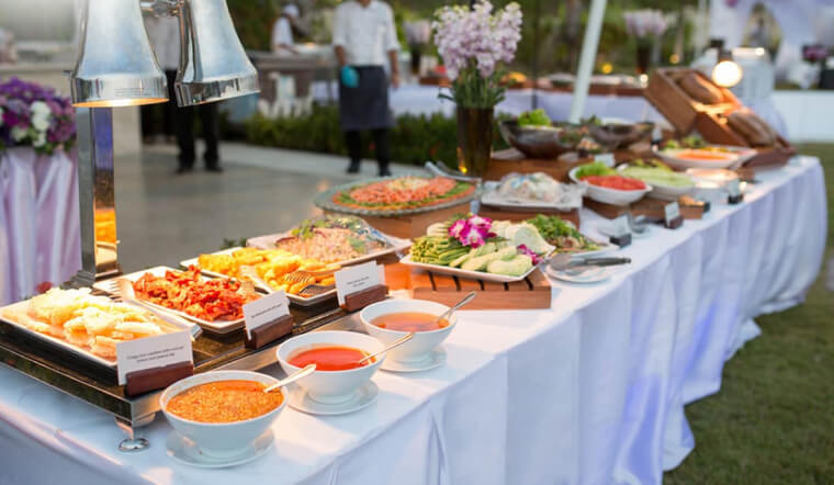 Cách bày bàn tiệc Buffet tại nhà chuyên nghiệp, dễ lấy đồ