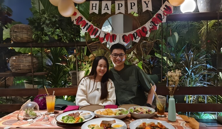 Cách trang trí tiệc lãng mạn cho 2 người tại nhà đơn giản, ngọt ngào