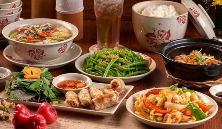 Kinh nghiệm đãi khách tại nhà: Thực đơn, chuẩn bị, trang trí tiết kiệm chi phí