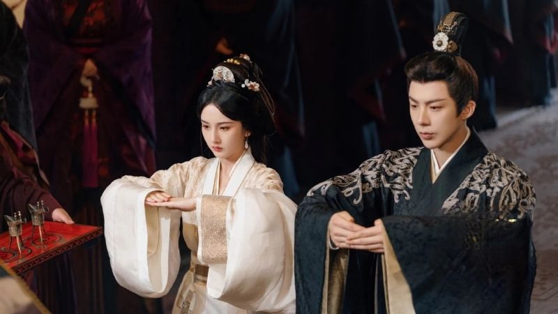 Khom lưng (The Prison of Beauty) Khom lưng (The Prison of Beauty)