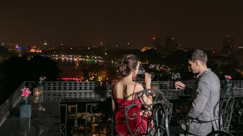 UPPER CLOUD RESTAURANT LAKE VIEW UPPER CLOUD RESTAURANT LAKE VIEW