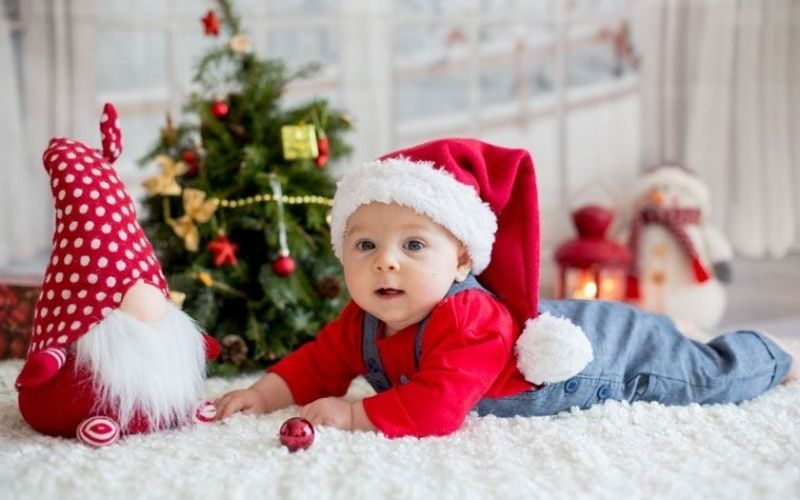 Lời chúc khích lệ giúp bé trai mạnh mẽ, tự tin và vui vẻ mùa lễ