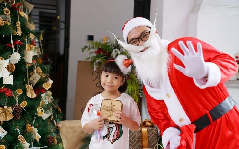 Gửi lời chúc sáng tạo giúp bé vui vẻ và cảm nhận phép màu Giáng Sinh