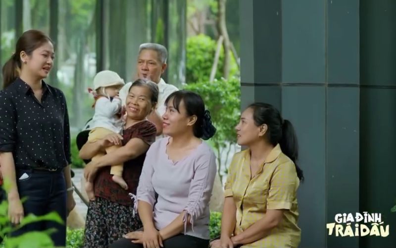 Những hình ảnh trong phim tái hiện không gian đời thường, gần gũi và hài hước Những hình ảnh trong phim tái hiện không gian đời thường, gần gũi và hài hước