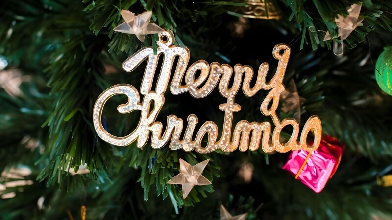 Hình ảnh Giáng sinh đẹp lung linh góc chụp cận cảnh chi tiết trang trí phản chiếu ánh đèn