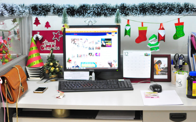 Góc làm việc phong cách Noel cho designer