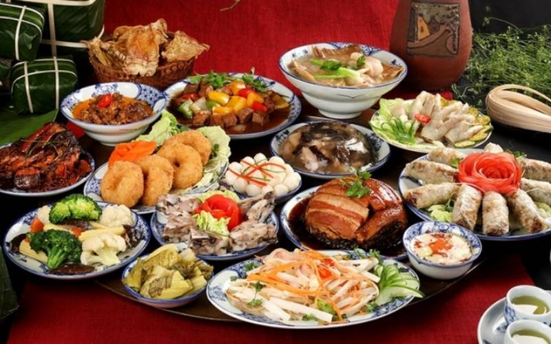 Mâm cỗ miền Trung thể hiện sự giản dị nhưng đầy đủ, hòa quyện nhiều hương Mâm cỗ miền Trung thể hiện sự giản dị nhưng đầy đủ, hòa quyện nhiều hương