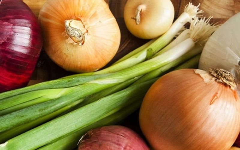 Rau gia vị tạo hương thơm và cân bằng vị ngọt cho nồi lẩu Rau gia vị tạo hương thơm và cân bằng vị ngọt cho nồi lẩu