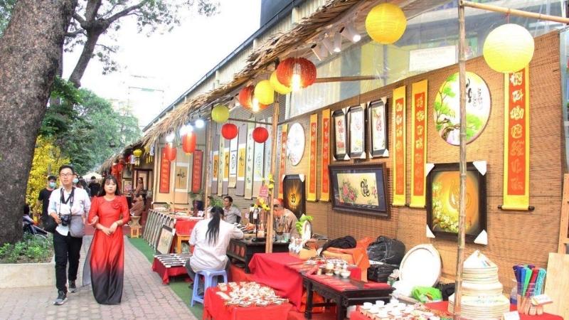 Phố ông đồ tại Nhà Văn hóa Thanh niên