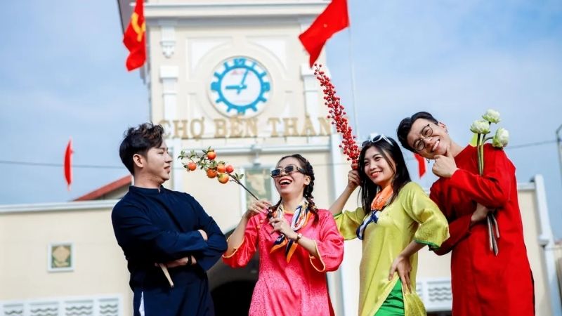 Chụp hình tết ở chợ Bến Thành